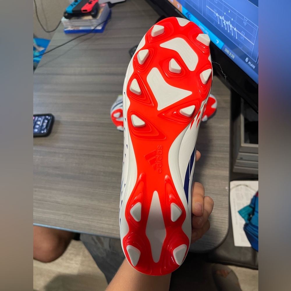 Adidas predator soccer cleats - Picture 2 of 3